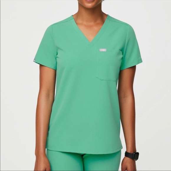 Figs Women's Scrub Set in Mint Green - Picture 5 of 6